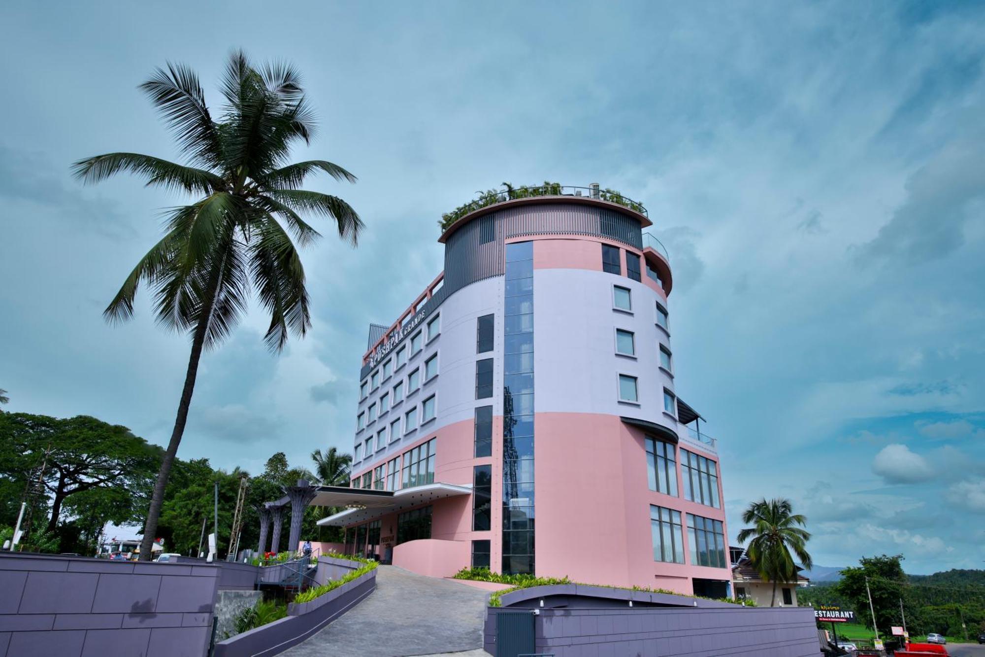 Pushpak Grande Hotel Kondotty Exterior photo